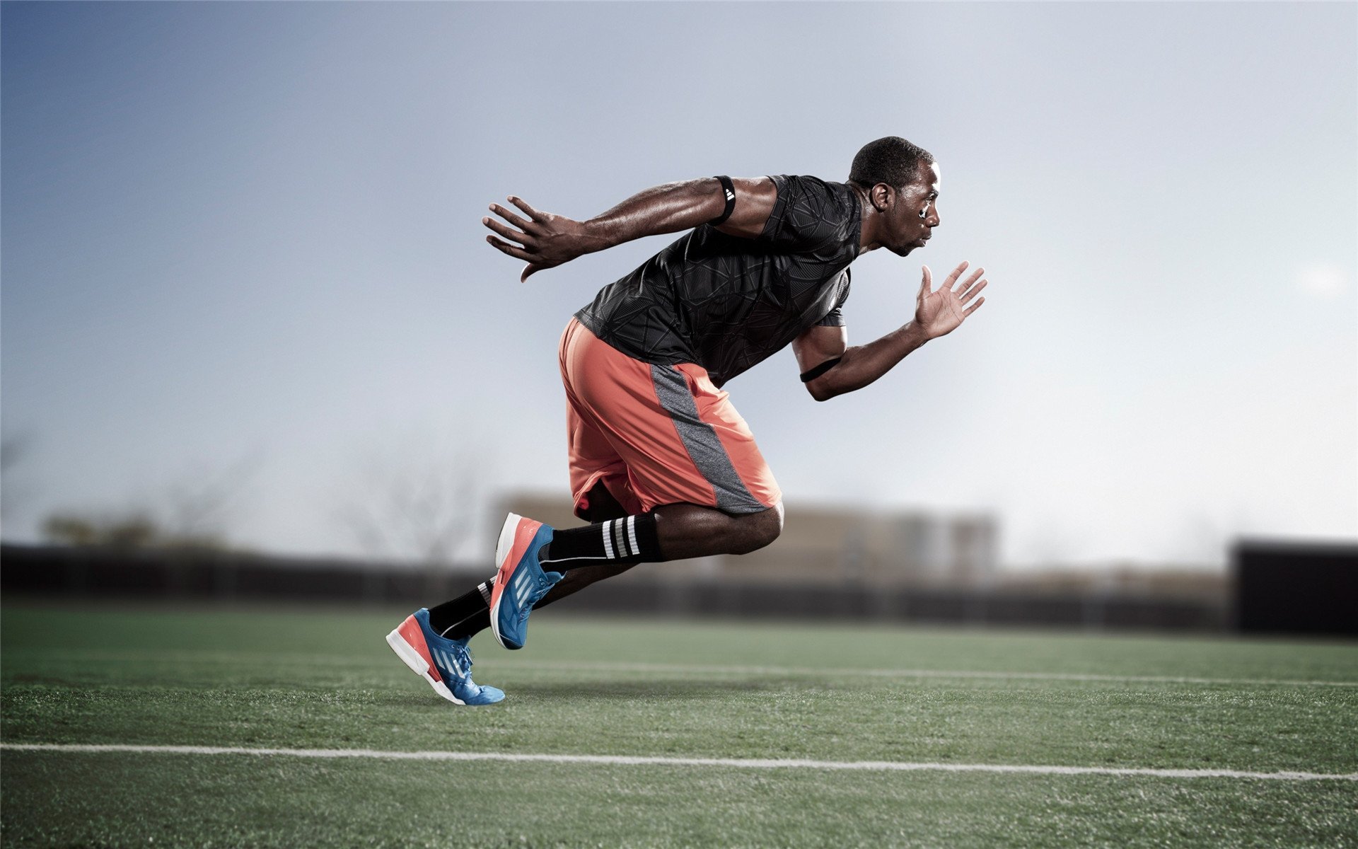 《伦纳德表现出色，带领球队拼搏至最后一刻》，伦纳德出场介绍