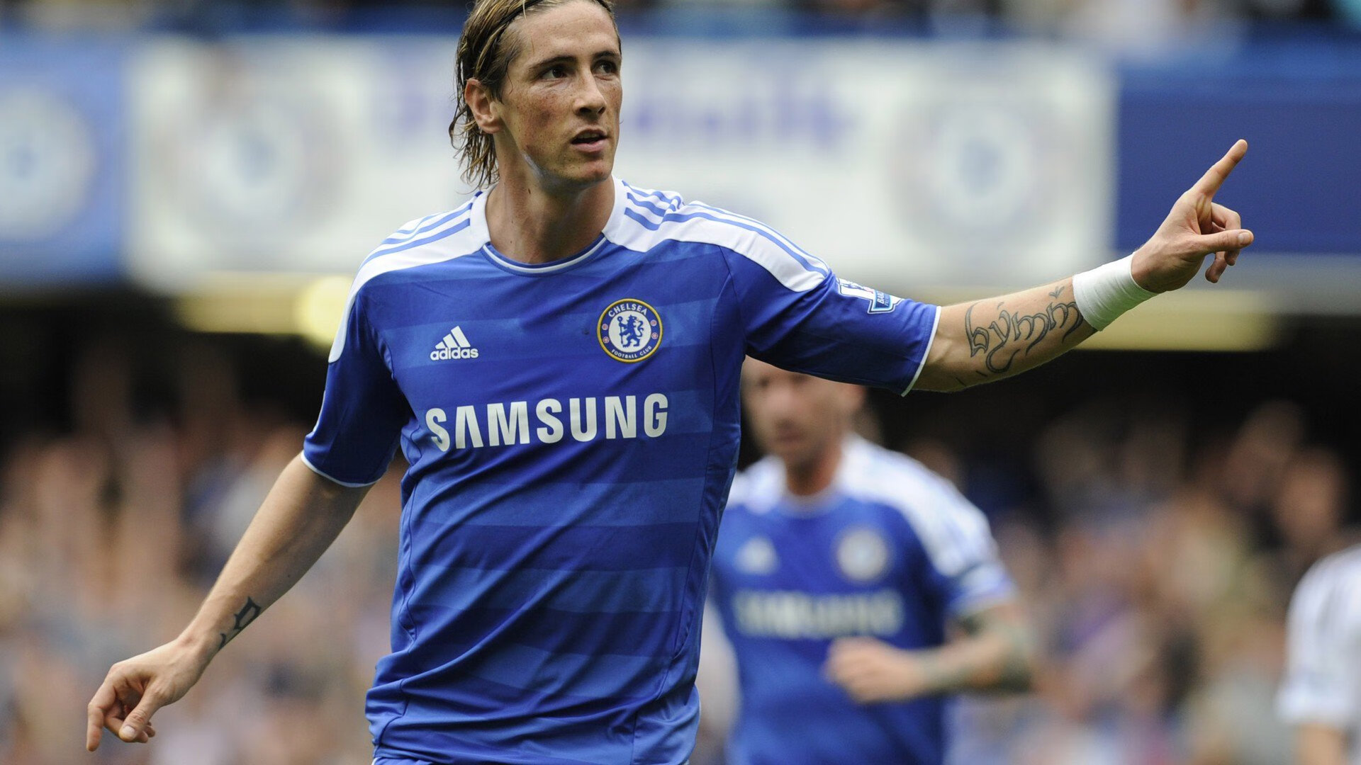 《伦纳德表现出色，带领球队拼搏至最后一刻》，伦纳德霸气